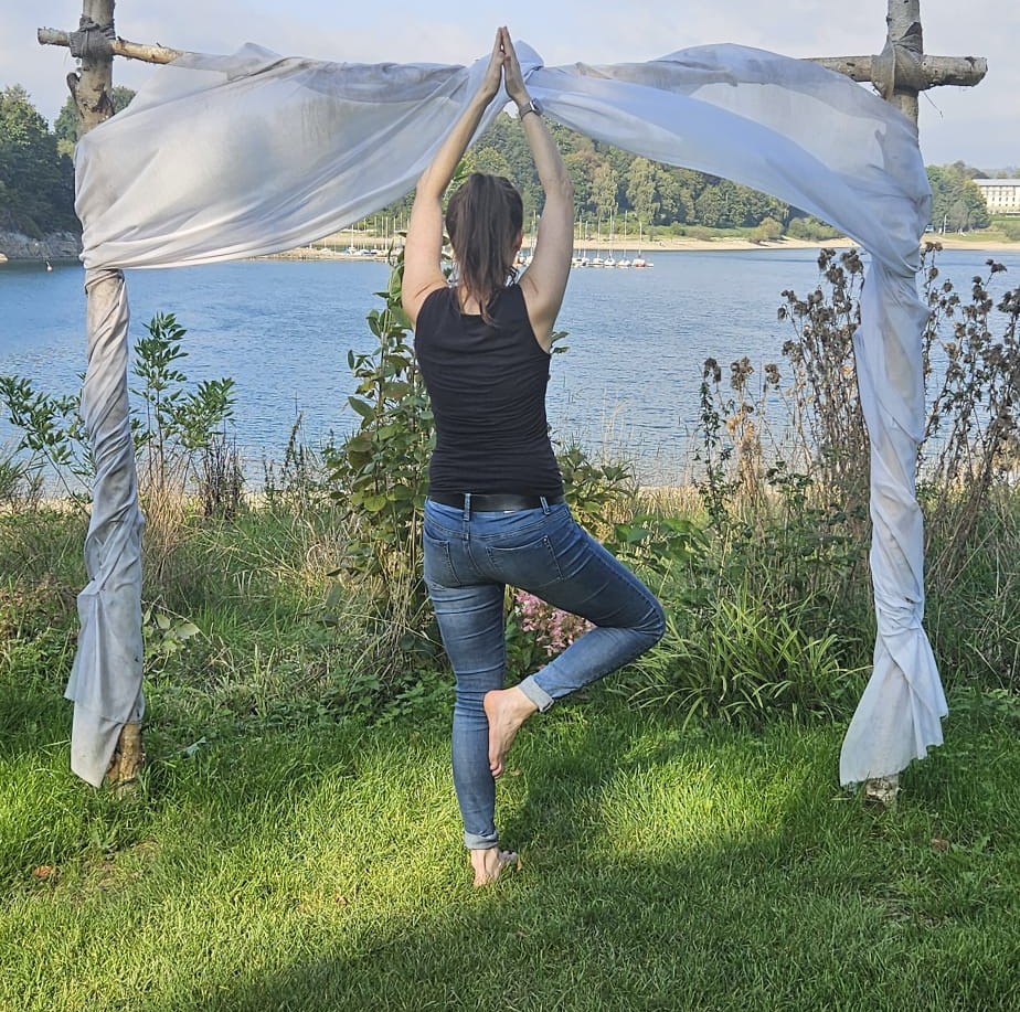 Ashtanga Yoga Pose am See